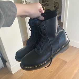 Women’s Doc Martens 1460